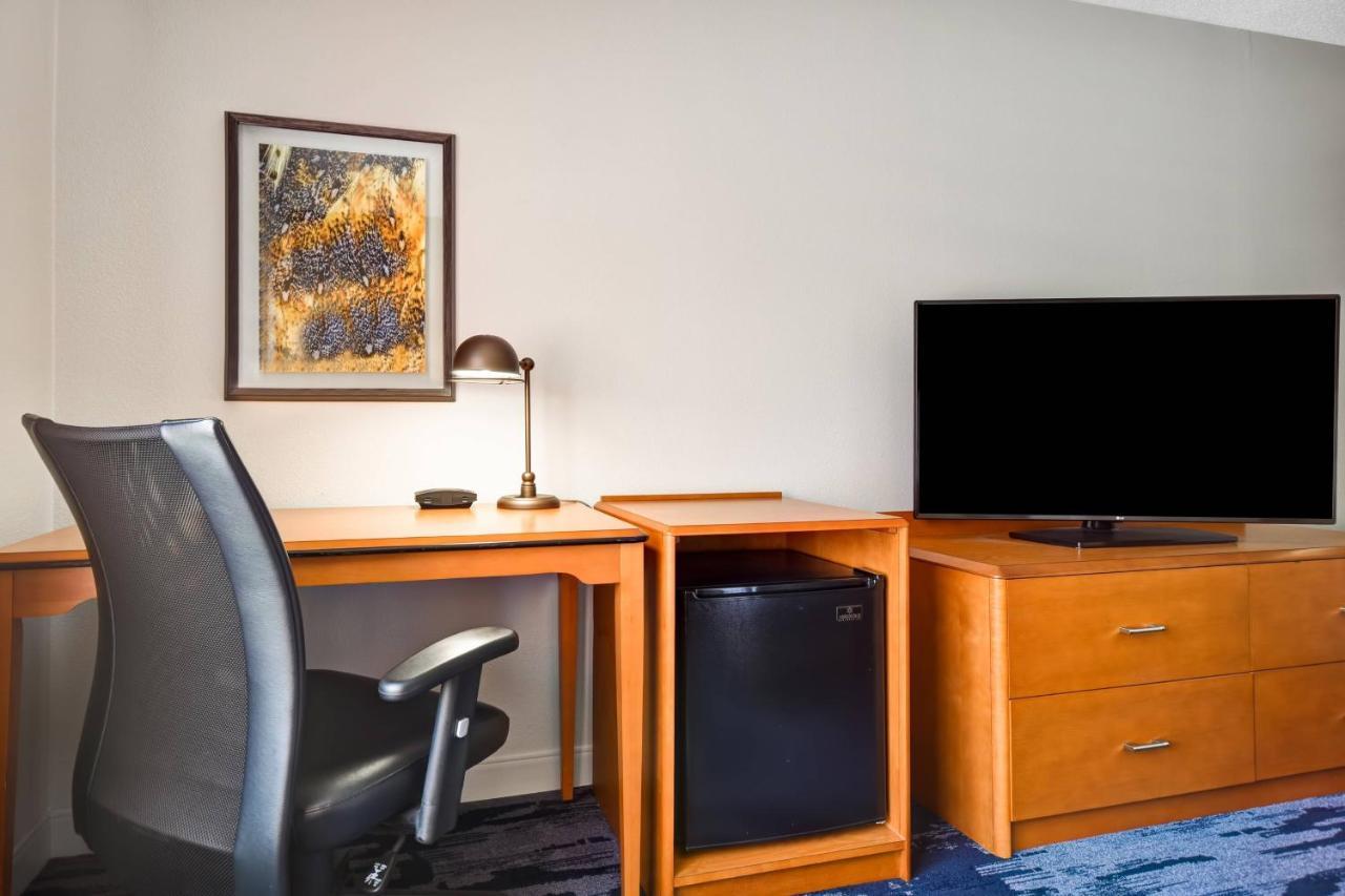 Fairfield Inn & Suites By Marriott Atlanta Кеннесо Экстерьер фото