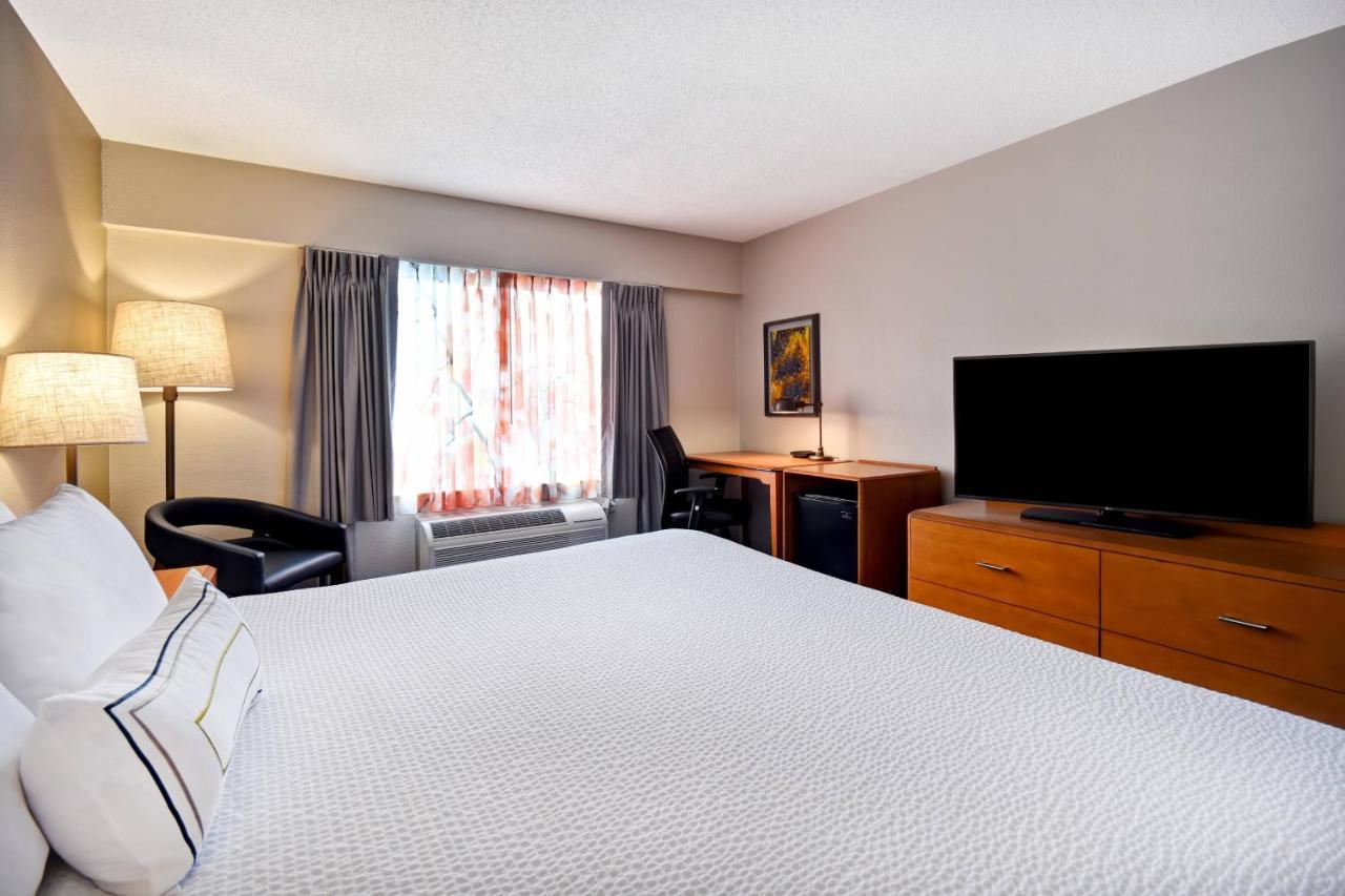 Fairfield Inn & Suites By Marriott Atlanta Кеннесо Экстерьер фото