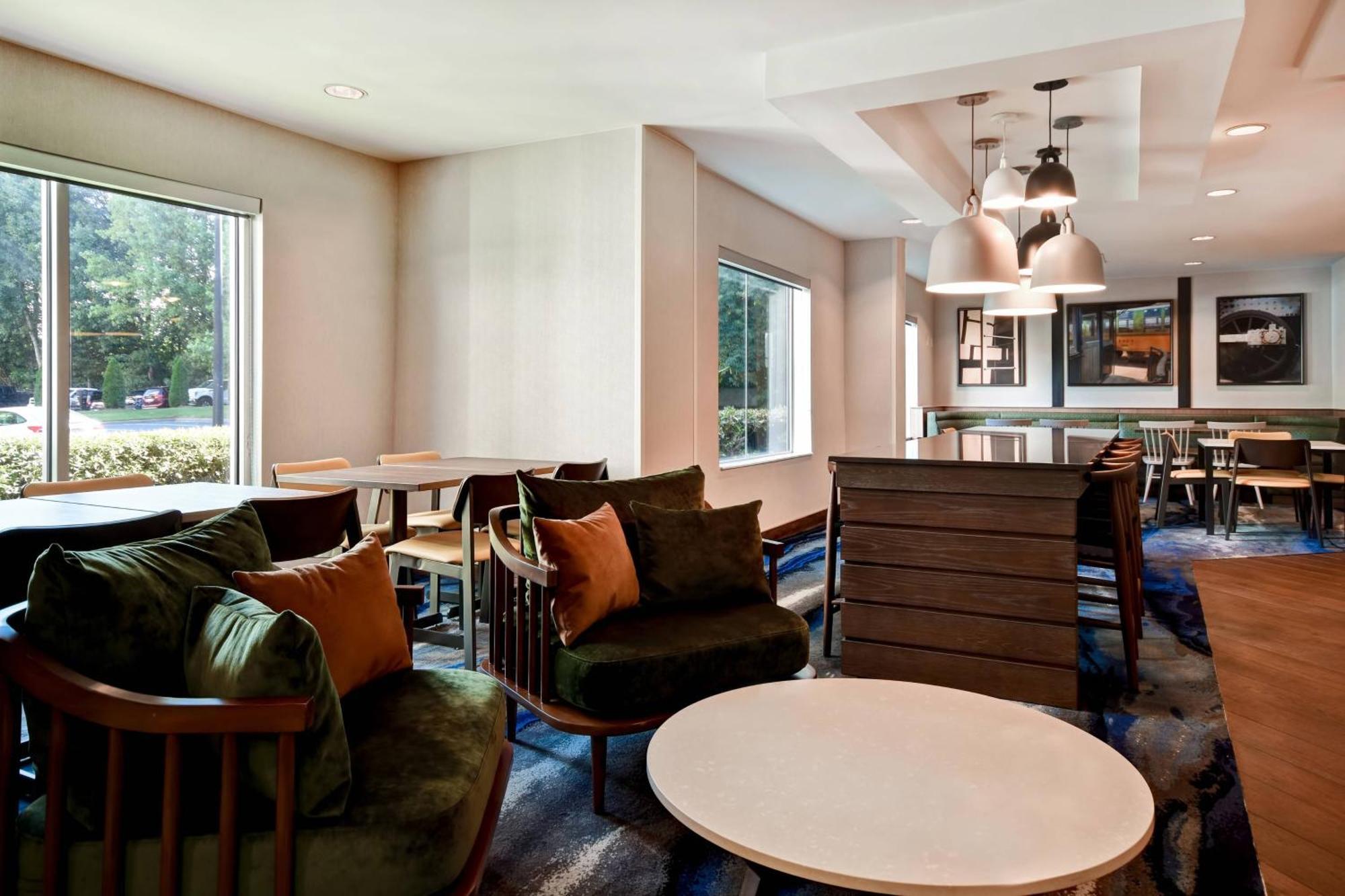 Fairfield Inn & Suites By Marriott Atlanta Кеннесо Экстерьер фото